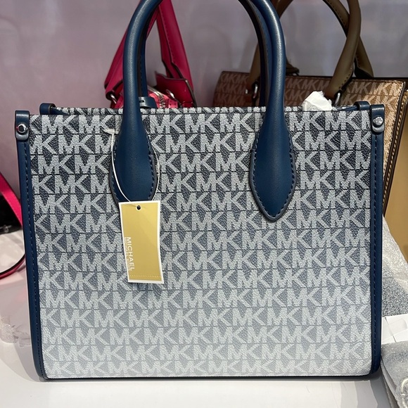 Michael Kors Mirella Small Ombré Signature Logo Crossbody Bag
Navy 
NWT - Picture 13 of 16